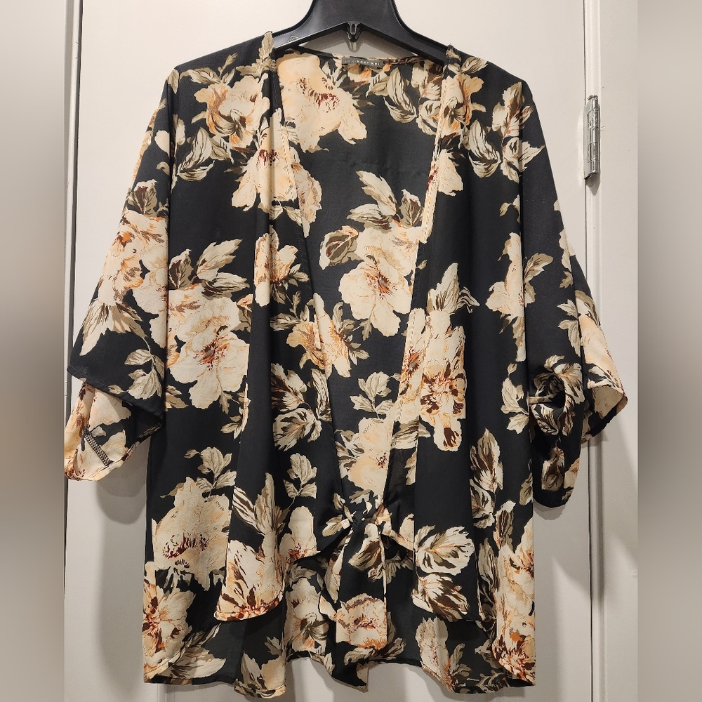 West Kei Floral Blouse - size L